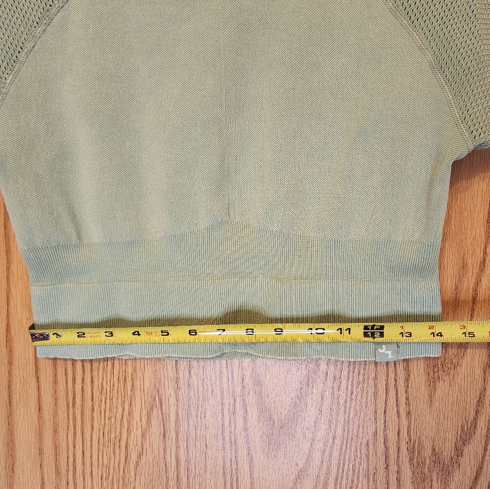 Green Short Sleeve Crop Top - Picture 7 of 7